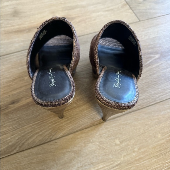 Elizabeth & James wood platforms - Picture 7 of 10